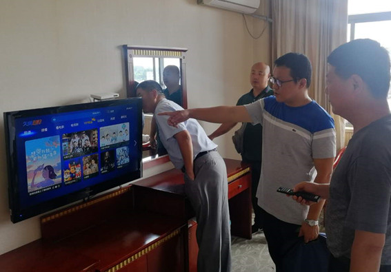 20200828 仪征局开展宾馆境外卫星电视传播秩序专项检查2.jpg