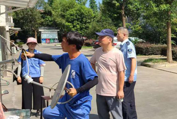 20200903 张家港市文化市场综合执法大队联合乡镇开展非法“小耳朵”集中整治行动.jpg